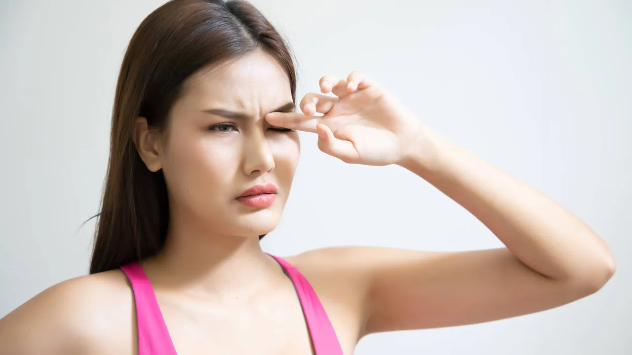 How to manage allergic conjunctivitis while traveling